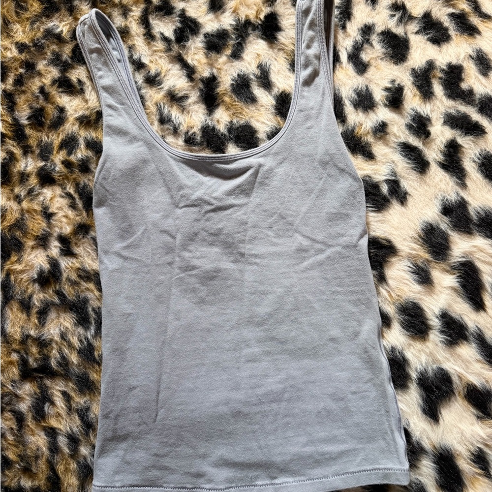 SKIMS Scoop Neck Tank Top - Light Gray